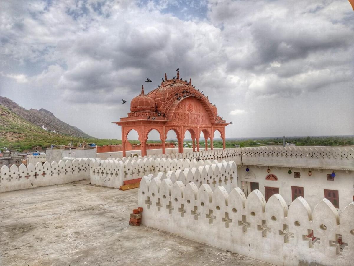 Tordi Garh Hotel Malpura  Bagian luar foto